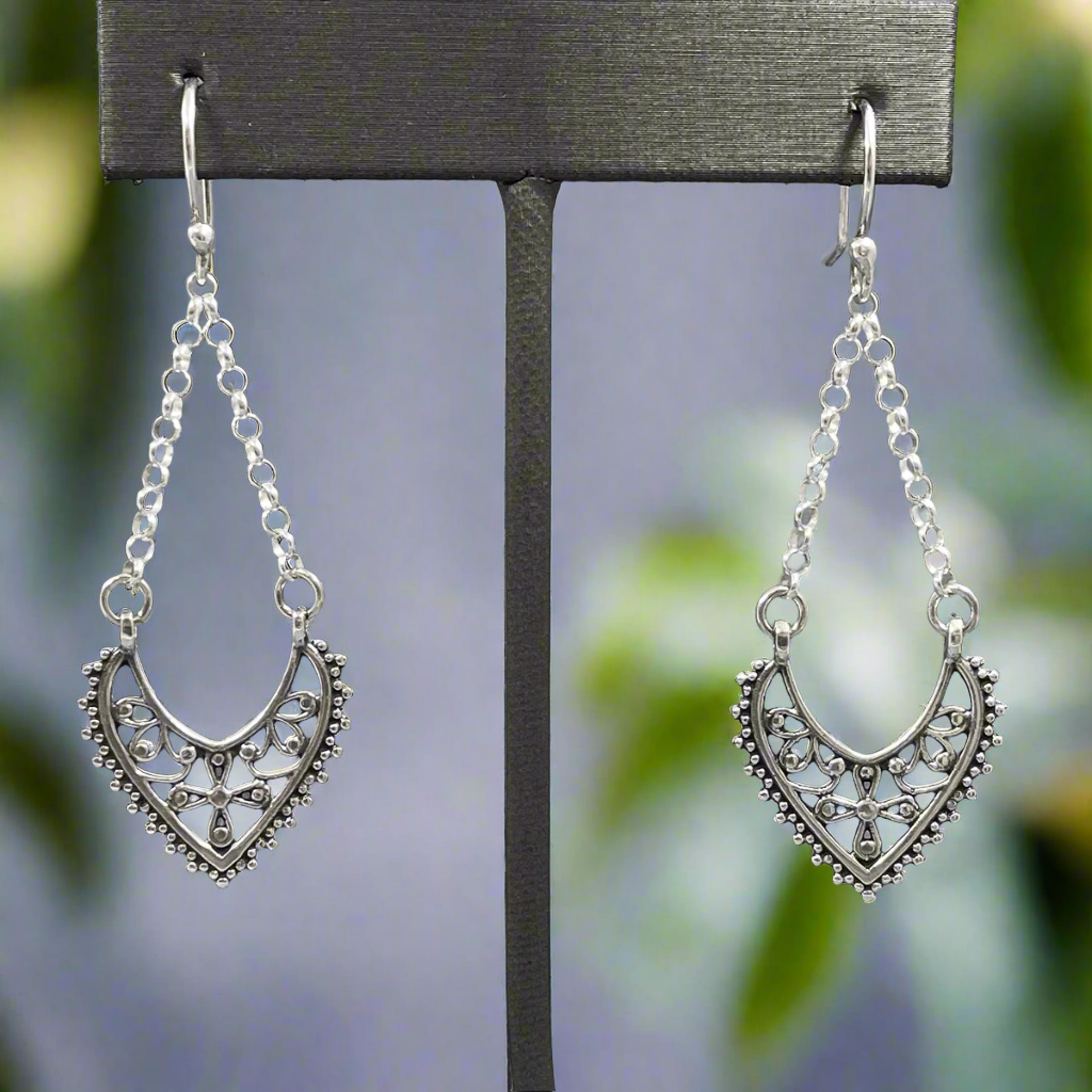 Croí - Ornate Heart on Chain Silver Earrings - Dangle