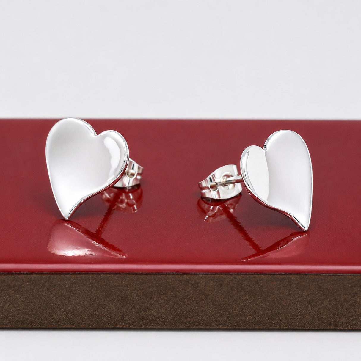 Croí Small Heart Silver Stud Earrings