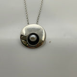 Péarla Disc with White Freshwater Pearl Silver Pendant