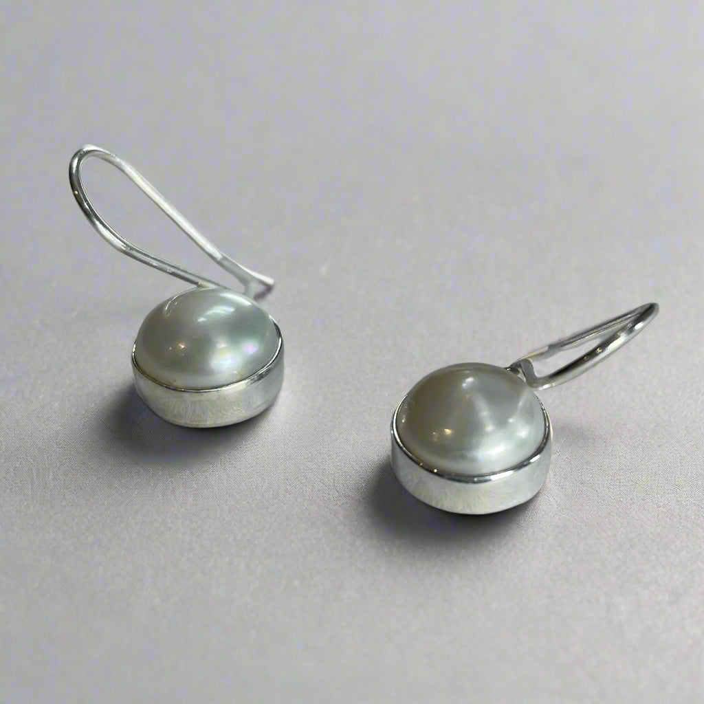 Péarla Large Mounted White Pearl Silver Dangle Earrings