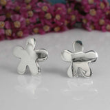 Móinéir Daisy Flower Silver Stud Earrings