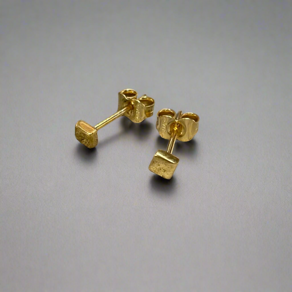 Piccoli - Tiny Cube Gold Plated Silver Earrings - Stud