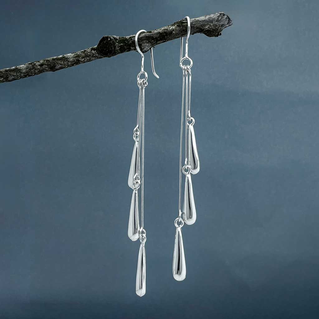 Móinéir Fuchsia Berry Cascade Silver Dangle Earrings