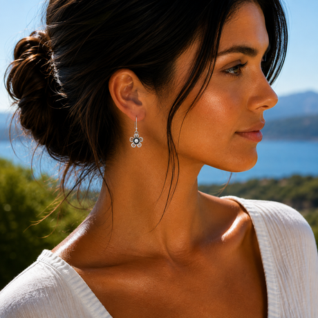 Móinéir Buttercup Oxidised Silver Dangle Earrings