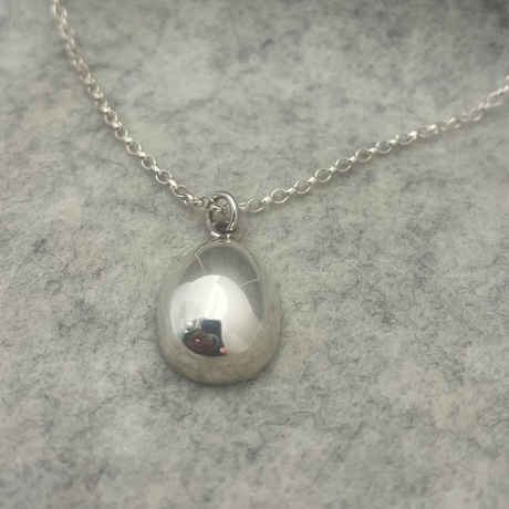Móinéir Avo Silver Pendant