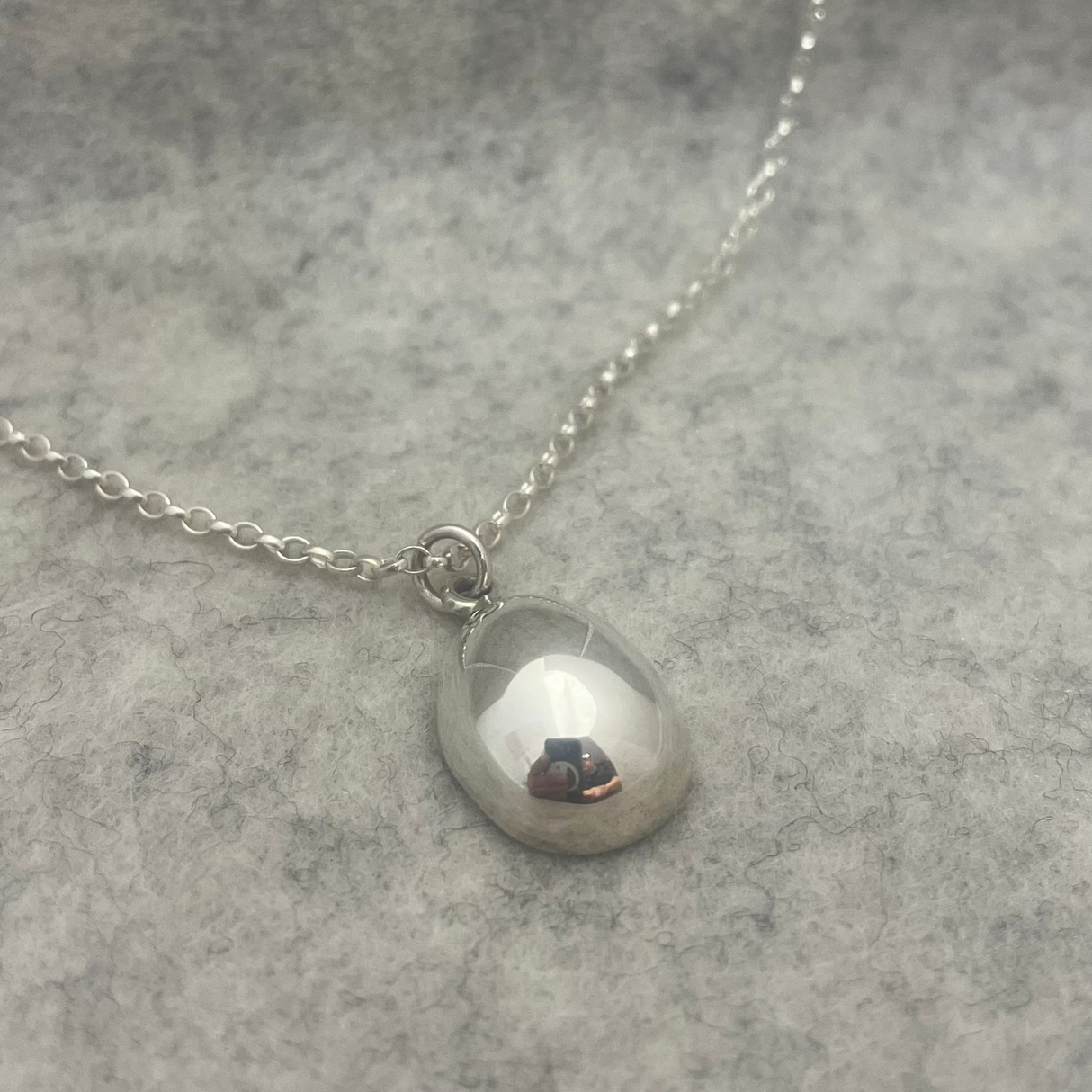 Móinéir Avo Silver Pendant