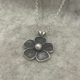 Móinéir Alma Flower with Freshwater Pearl Silver Pendant