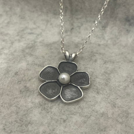 Móinéir Alma Flower with Freshwater Pearl Silver Pendant