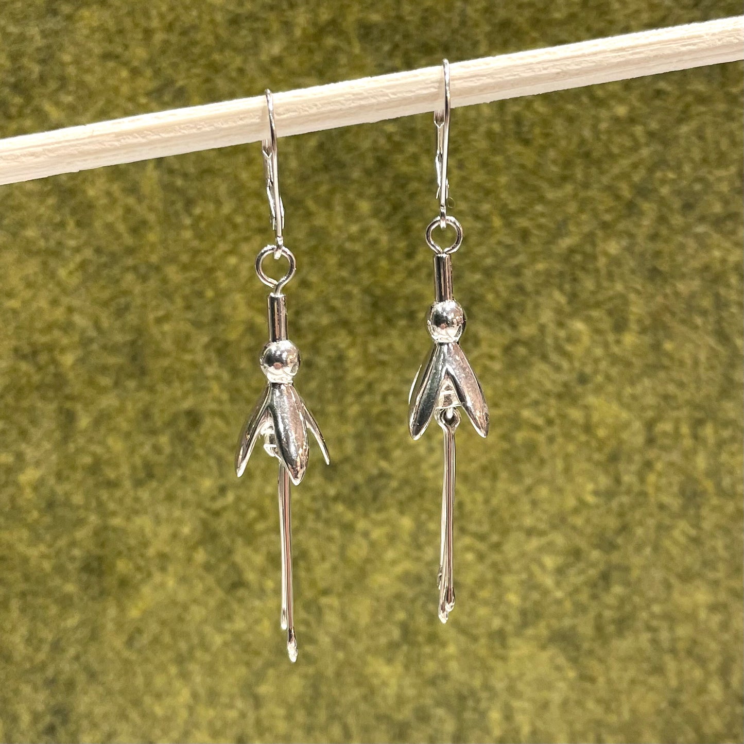 Moineir - Fuchsia Long Drop Earring with Hinge