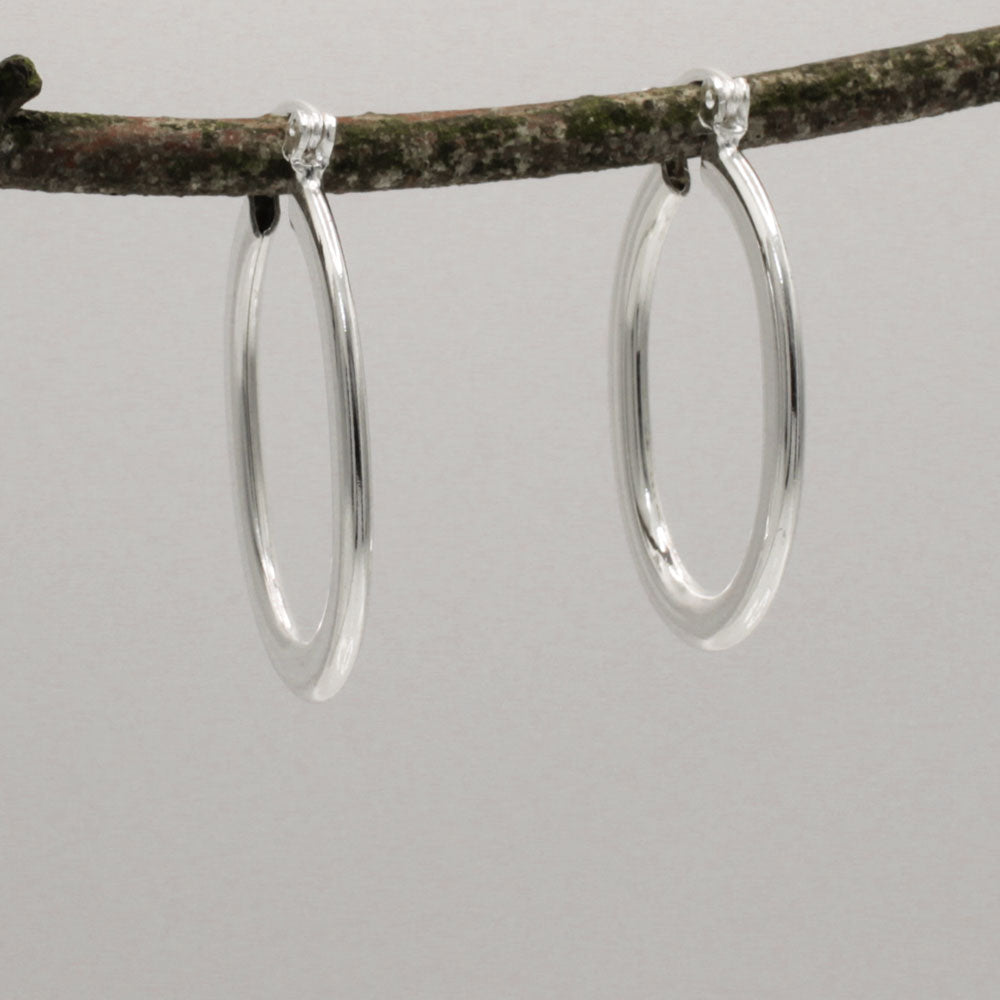 Lupita - Small Oval Silver Hoop Earrings