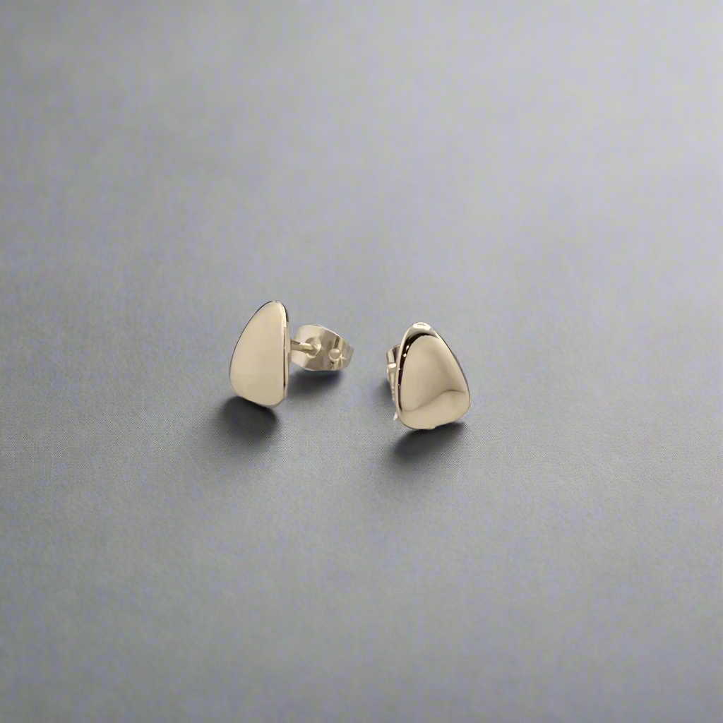Móinéir Mini Petal Silver Stud Earrings