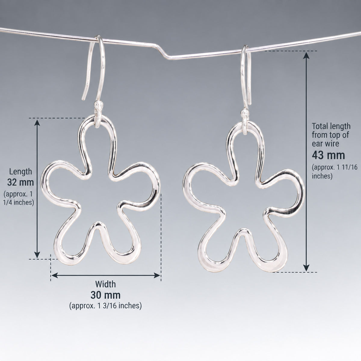 Móinéir Daisy Flower Silhouette Silver Dangle Earrings