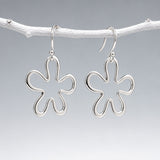 Móinéir Daisy Flower Silhouette Silver Dangle Earrings
