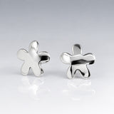 Móinéir Daisy Flower Silver Stud Earrings