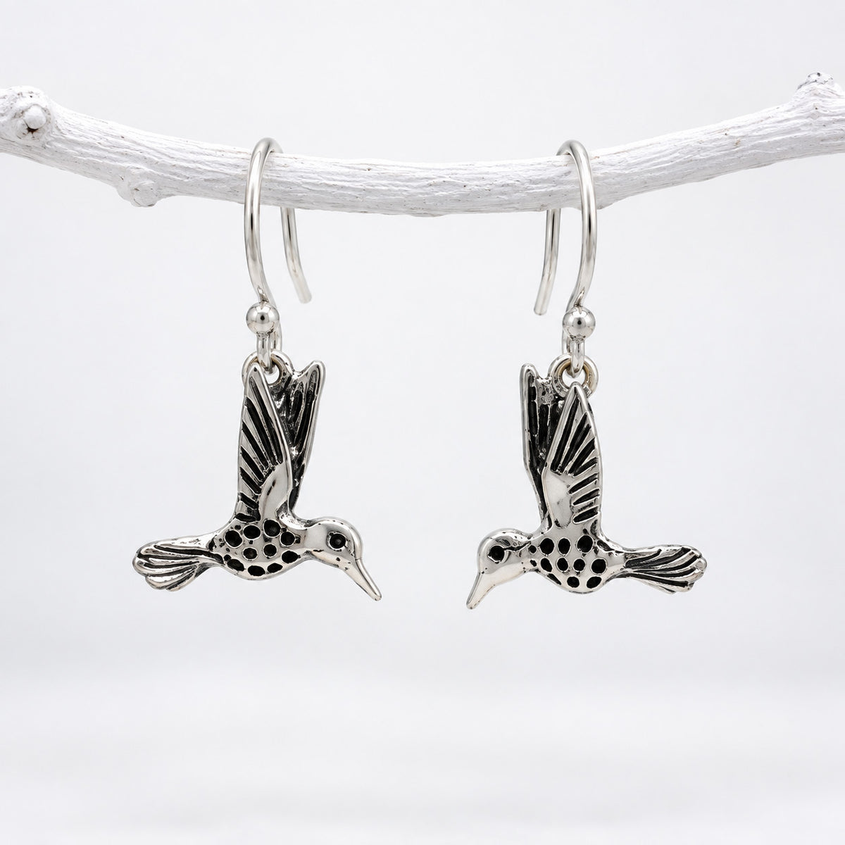 Móinéir Hummingbird Silver Dangle Earrings