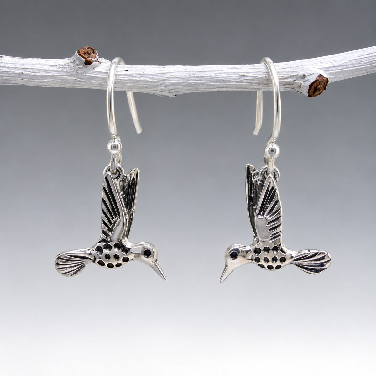 Móinéir Hummingbird Silver Dangle Earrings
