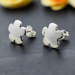 Móinéir Small Clover Flower Silver Stud Earrings,Ê Shop affordable, high-quality jewellery in Kinsale, West Cork, Ireland designed by