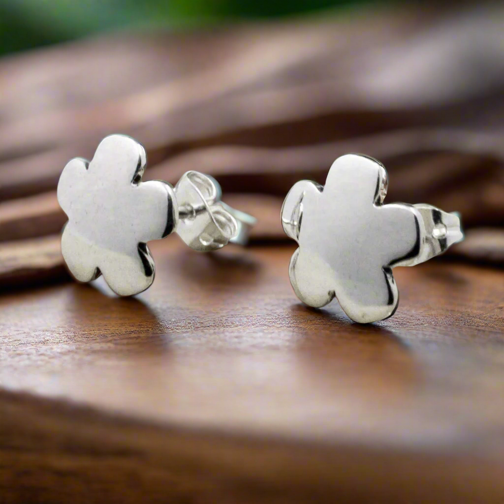 Moíneir - Small Clover Flower Silver Earrings - Stud