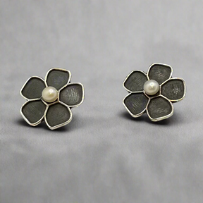 Móinéir Alma Flower Silver Stud Earrings with Fresh Water Pearl,Ê Shop affordable, high-quality jewellery in Kinsale, West Cork, Ireland designed by