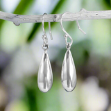 Móinéir Fuchsia Berries Silver Dangle Earrings