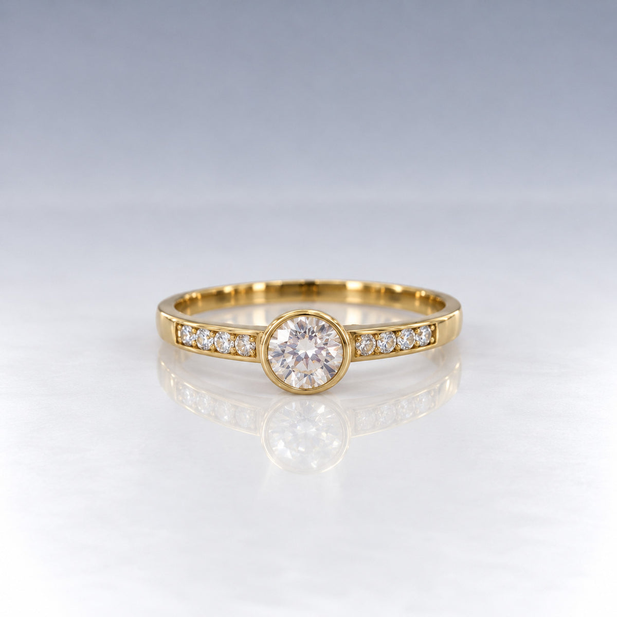 9K Gult Guld Rubover Ring med Cubic Zirconia Skuldre