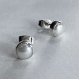 Péarla Dome No. 7 White Pearl Silver Stud Earrings