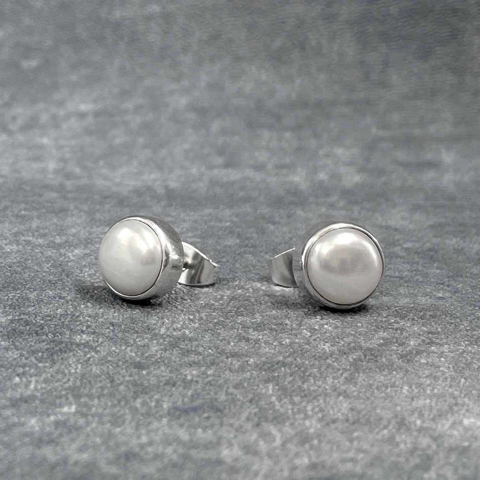 Pearla - Mounted White Pearl Silver Earrings - Stud