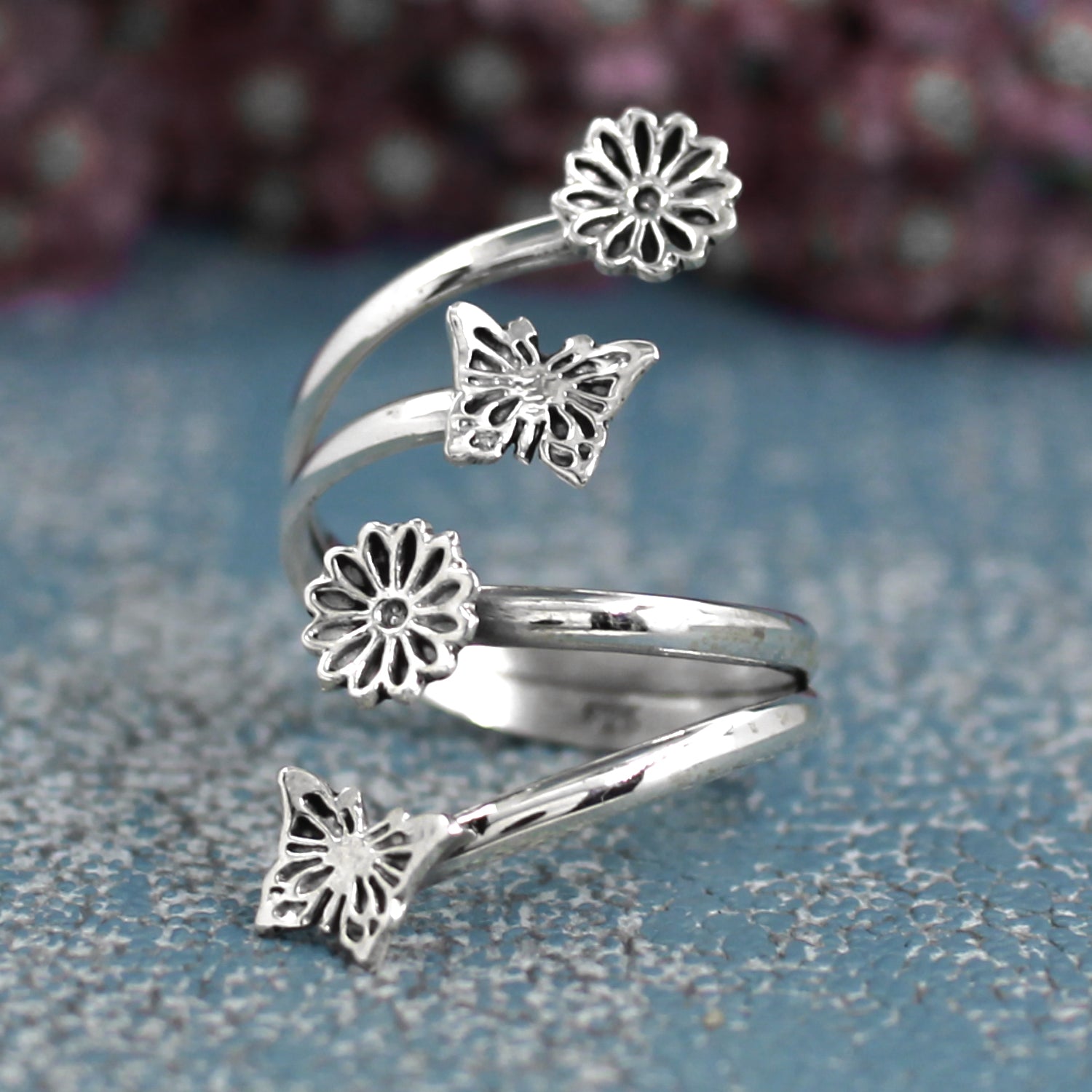 Móinéir Adjustable Double Band with Mini Flowers and Butterflies Silver Ring