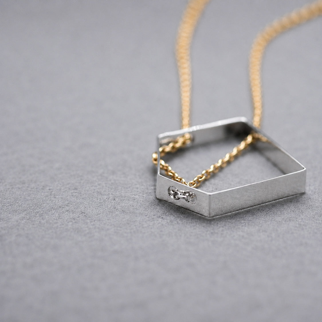SAHA Quartz Outline Silhouette Silver Pendant