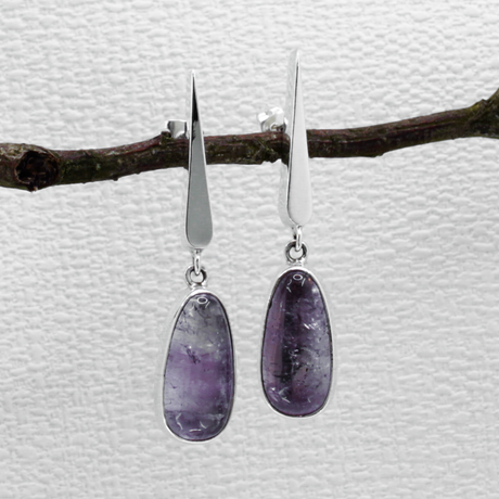 Saha - Triangle Amethyst Silver Earrings - Stud