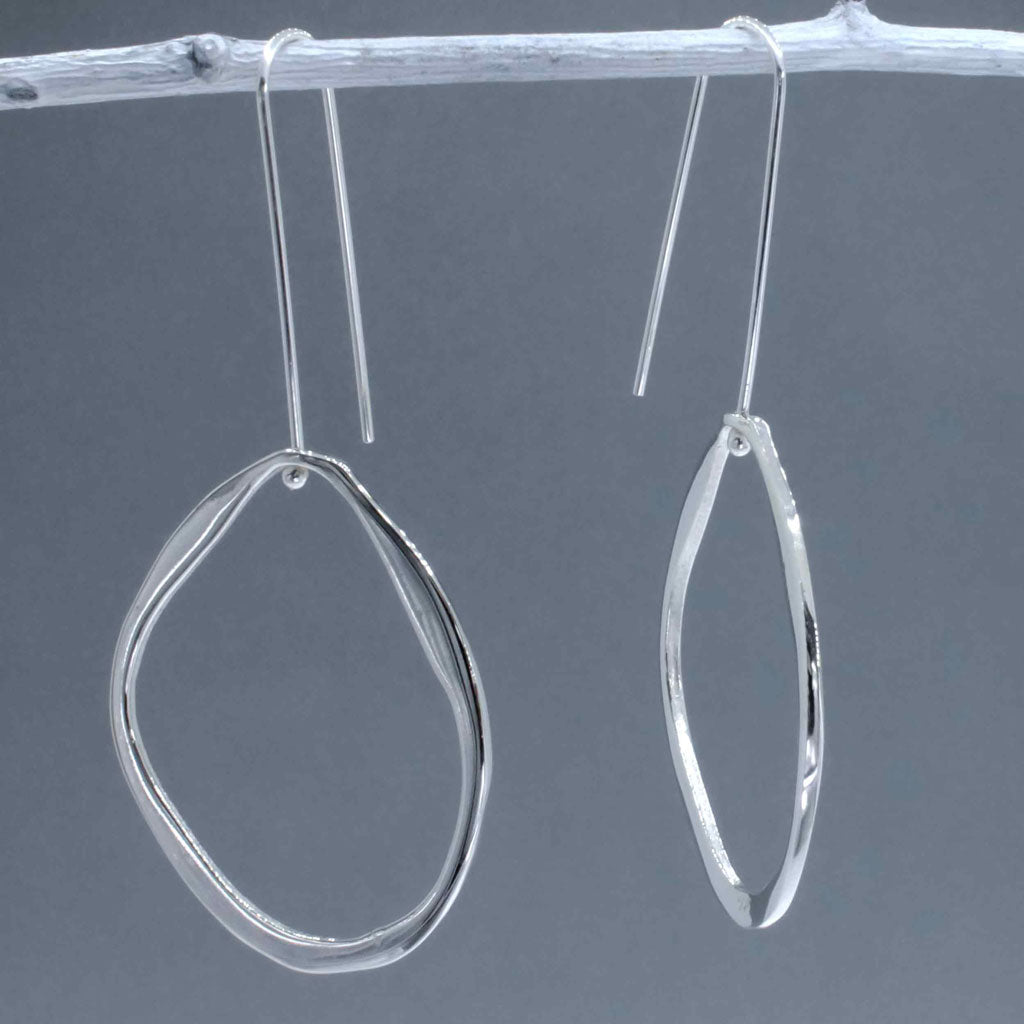 Saha Asymmetric Single Spinning Organic Oval Droplet Silver Dangle Earrings
