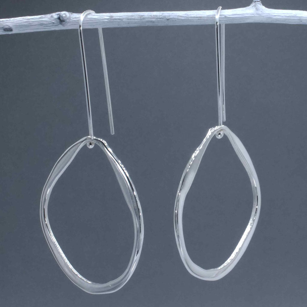 Saha Asymmetric Single Spinning Organic Oval Droplet Silver Dangle Earrings
