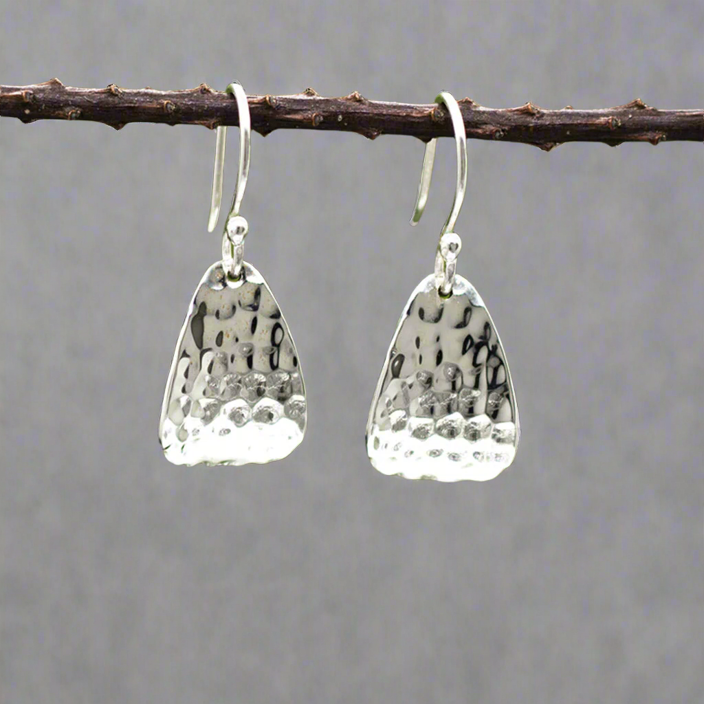 Moíneir - Daisy Petal Hammered Silver Earrings - Dangle