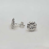 Móinéir Small Puffy Flower Silver Stud Earrings