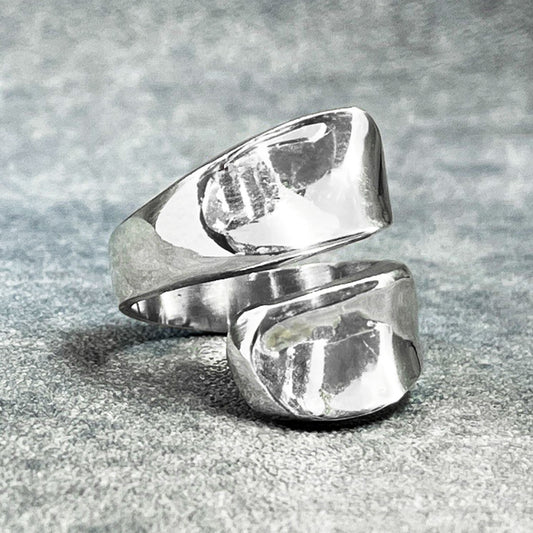 Uisce - Flat Wave Smooth Adjustable Silver Ring