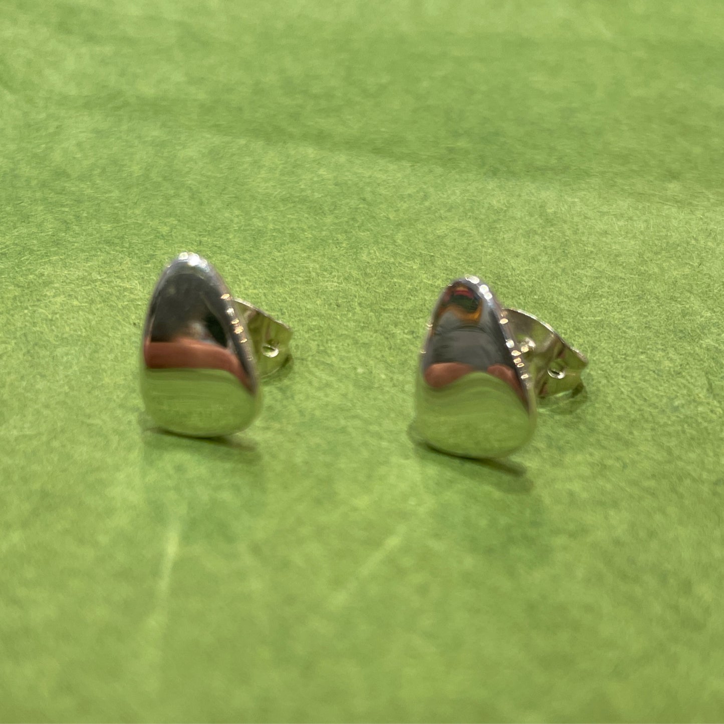 Moineir - Small Petal Silver Earrings - Stud